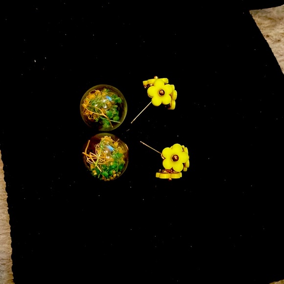Beautiful yellow flower + special design earrings - Picture 2 of 4